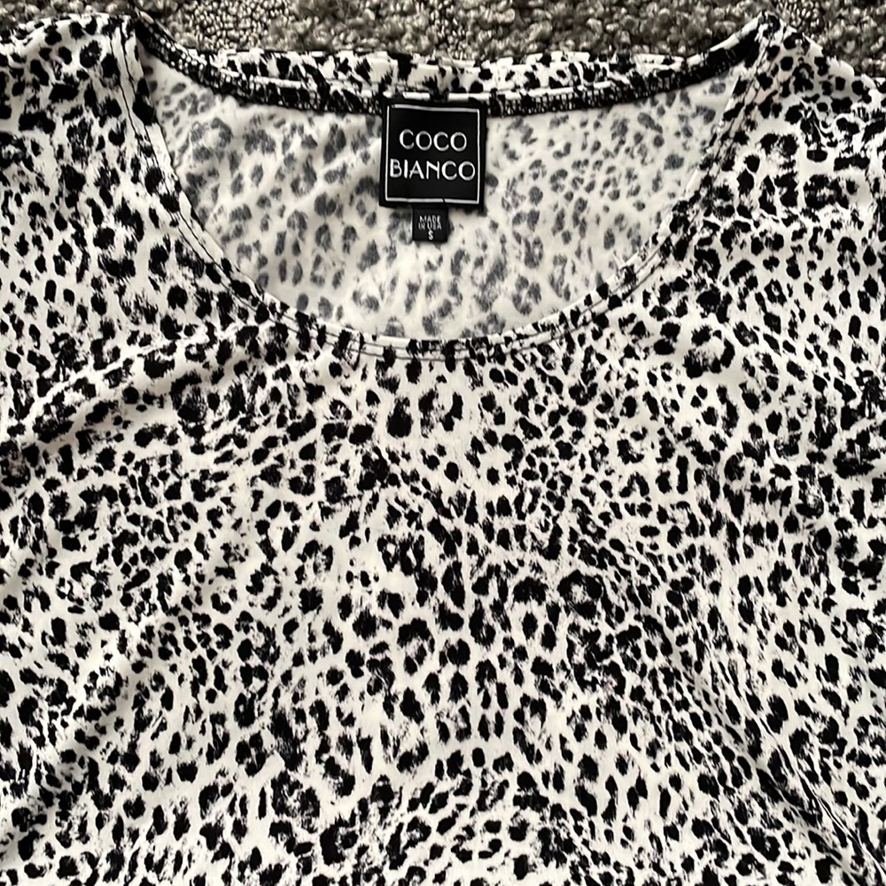 Simple cute top. - Picture 2 of 3